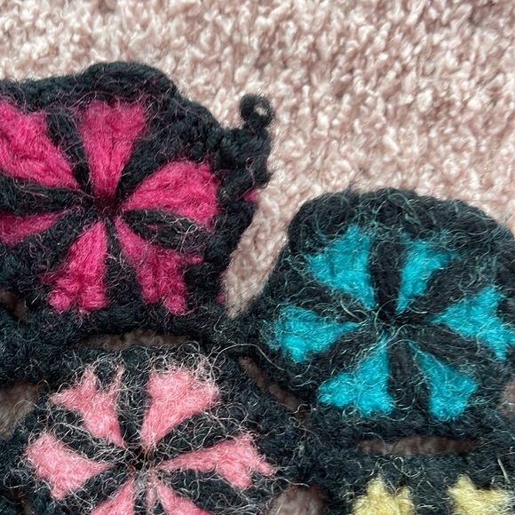 Vtg. Handmade Wool Floral Patchwork Afghan - Picture 15 of 15